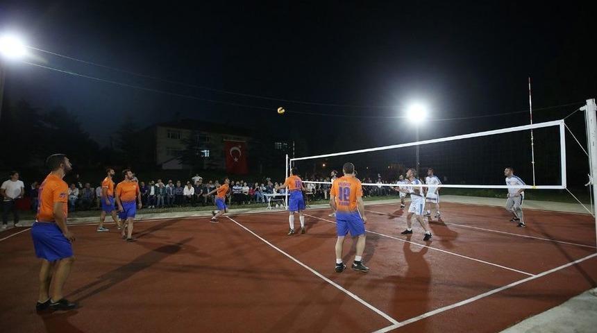 Başkan To&ccedil;oğlu Voleybol Turnuvasına Katıldı