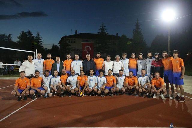 Başkan Toçoğlu Voleybol Turnuvasına Katıldı