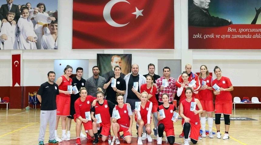 Bayraklı&rsquo;nın Kadın Basketbolcularından Anlamlı Destek