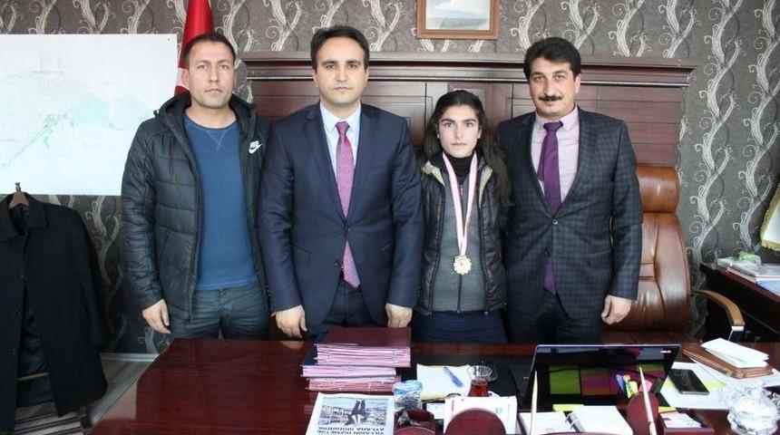 &Ccedil;aldıranlı Kız, 120 Sporcu Arasında Birinci Geldi