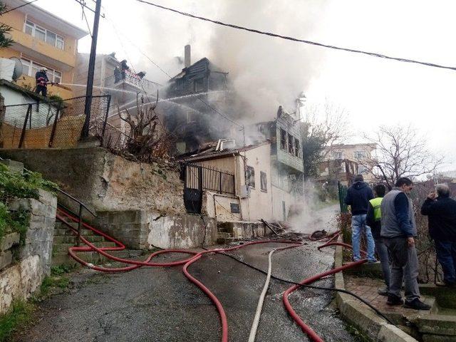 Üsküdar Ahşap Binada Korkutan Yangın