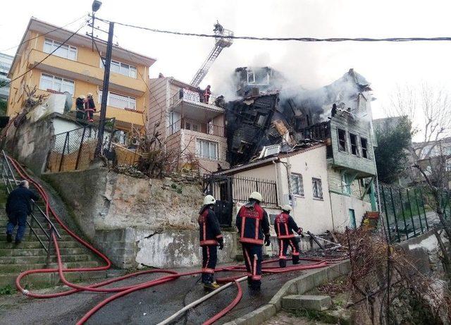 Üsküdar Ahşap Binada Korkutan Yangın