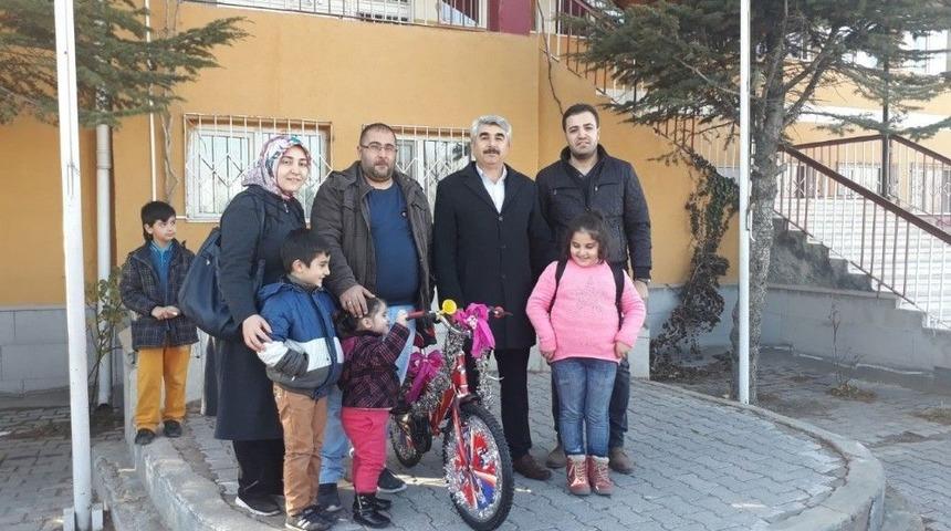 &Ouml;rnek Evler İlkokulunda &ldquo;her G&uuml;n Bir Atas&ouml;z&uuml; İyi Gelir&rdquo; Ekinliği D&uuml;zenleniyor