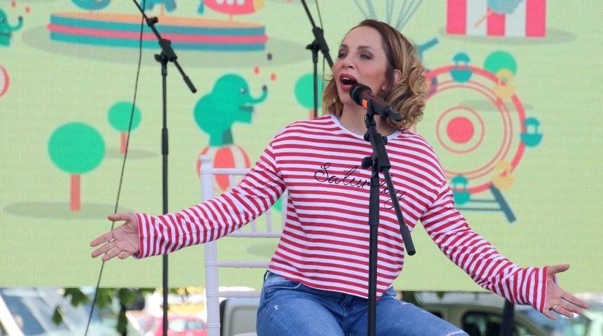 Sığınmacı Ve G&ouml;&ccedil;men &Ccedil;ocukların Festival Coşkusu