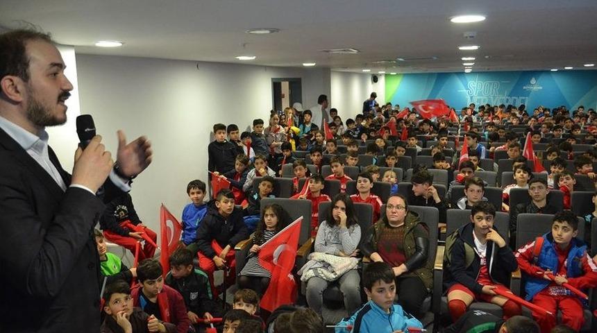 Yazar Şeref Yumurtacı: "bir&ccedil;ok Futbolcu Yeşil Sahalardan &Ccedil;anakkale&rsquo;de Cepheye Koştu"