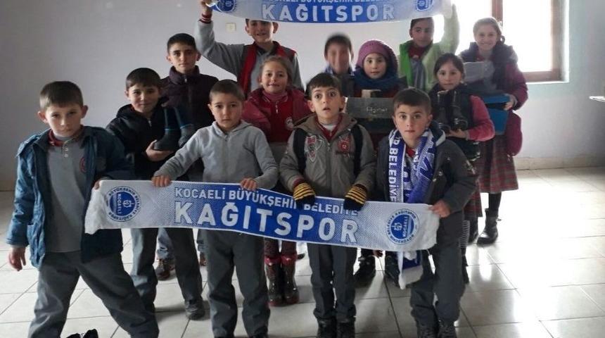 Kağıtsporlu İzcilerden &Ouml;rnek Davranış