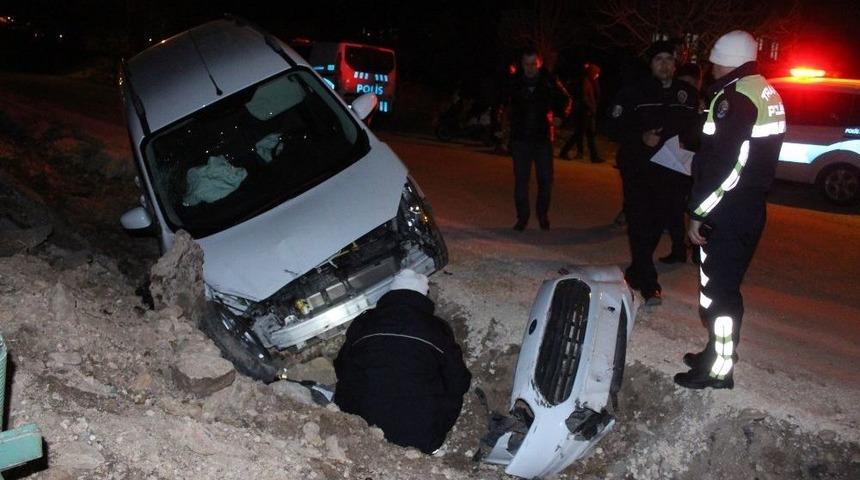 Hafif Ticari Araç Şarampole Devrildi: 1 Yaralı