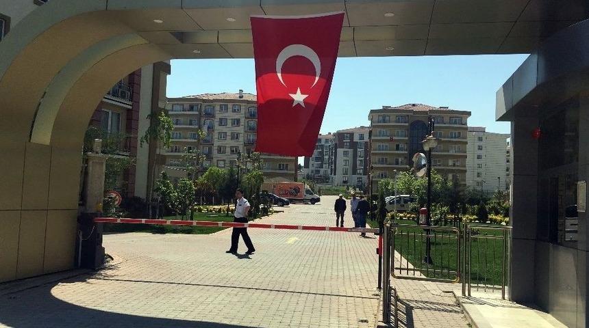 Silivri&rsquo;de L&uuml;ks Sitede Dehşet