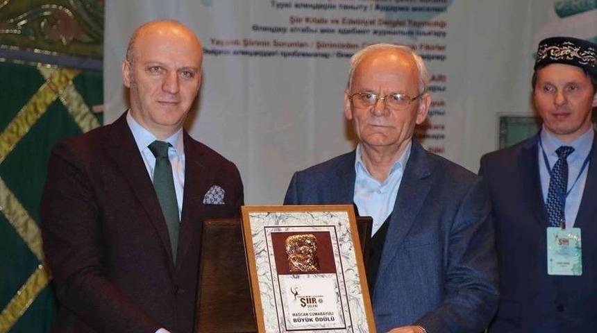 Eskişehirli Şair Ve Yazar Mustafa &Ouml;z&ccedil;elik&rsquo;e Uluslararası &Ouml;d&uuml;l
