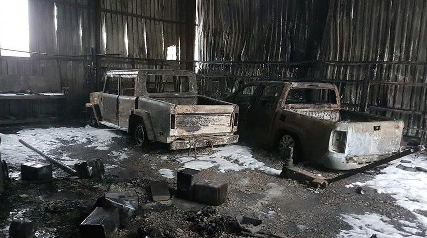 Nakliye Deposunda &Ccedil;ıkan Yangın 2 Kamyoneti K&uuml;l Etti