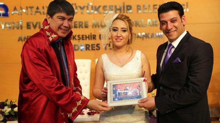 B&uuml;y&uuml;kşehir 2017&rsquo;de 1600 &Ccedil;iftin Nik&acirc;hını Kıydı