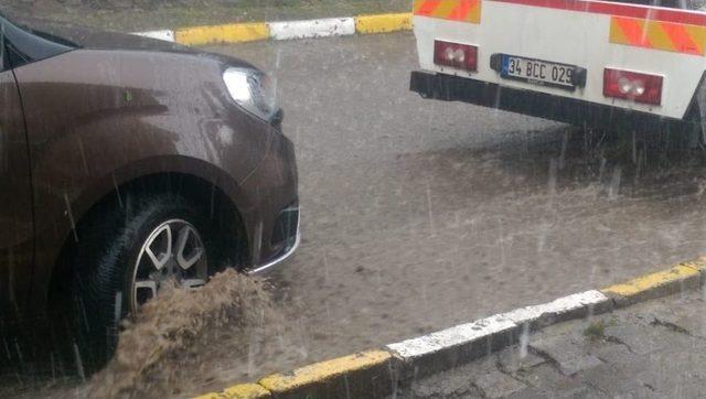 Ardahan’da Sağanak Yağmur Hayatı Durma Noktasına Getirdi