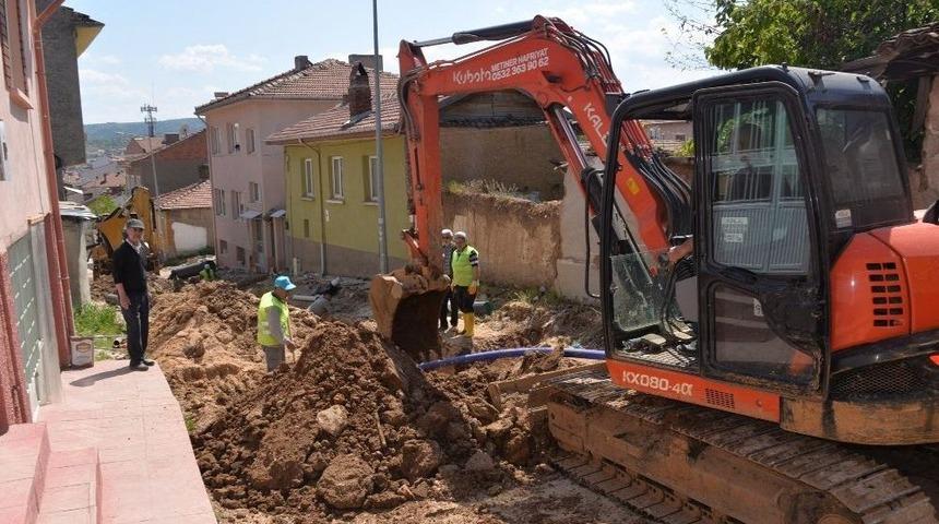 Boz&uuml;y&uuml;k&rsquo;te Su Ve Kanalizasyon Hatlarını Yenileme &Ccedil;alışmaları Devam Ediyor
