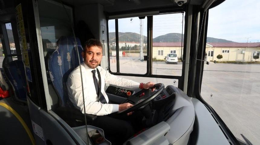 Yolculuk Esnasında Dili Boğazına Ka&ccedil;an &Ccedil;iftin Bebeğini Otob&uuml;s Şof&ouml;r&uuml; Hayata D&ouml;nd&uuml;rd&uuml;