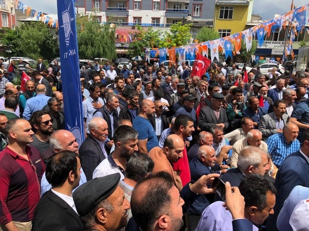 Bakan Arslan&rsquo;a Kağızman&rsquo;da Sevgi Seli