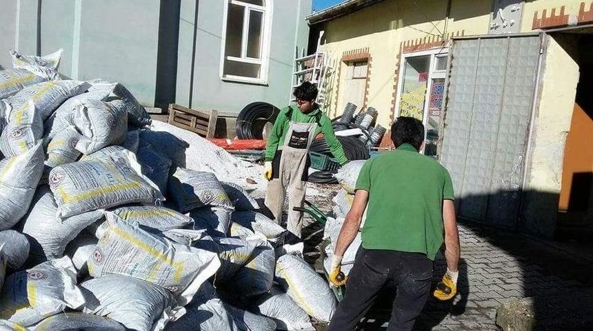 Okul Har&ccedil;lıklarını &rsquo;k&ouml;m&uuml;r&rsquo;den &Ccedil;ıkartıyorlar