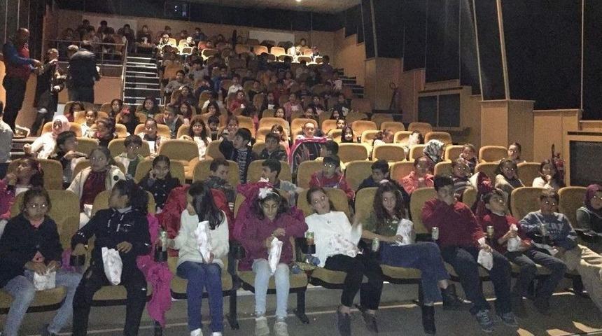 T&uuml;rkoğlu Belediyesi 5 Bin &Ouml;ğrenciyi Sinemayla Buluşturdu