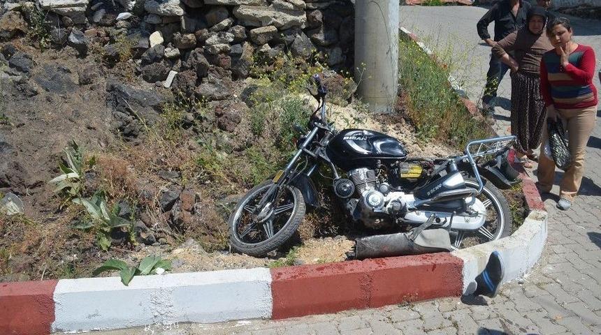 Manisa&rsquo;da Motosiklet Kazası: 1 Yaralı