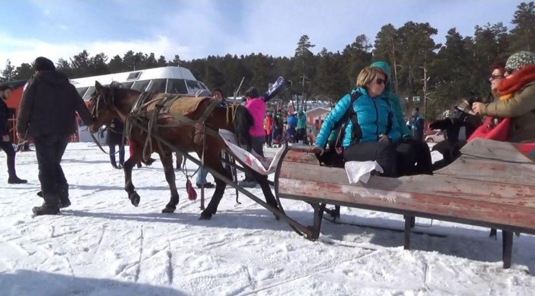 Sarıkamış&rsquo;ta Atlı Kızakla Kayak Keyfi