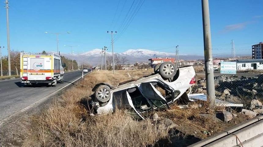 Otomobil Takla Attı:3 Yaralı