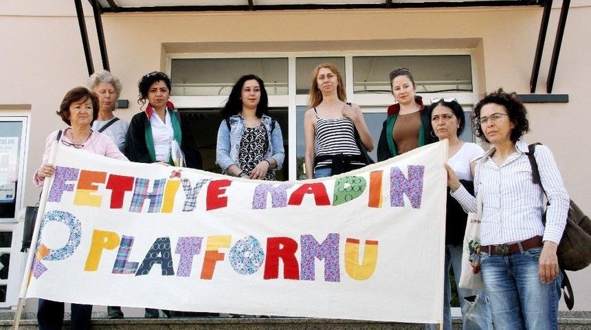 D&ouml;ner Bı&ccedil;ağıyla Eşini Yaralayan Sanık Hakim Karşısına &Ccedil;ıktı