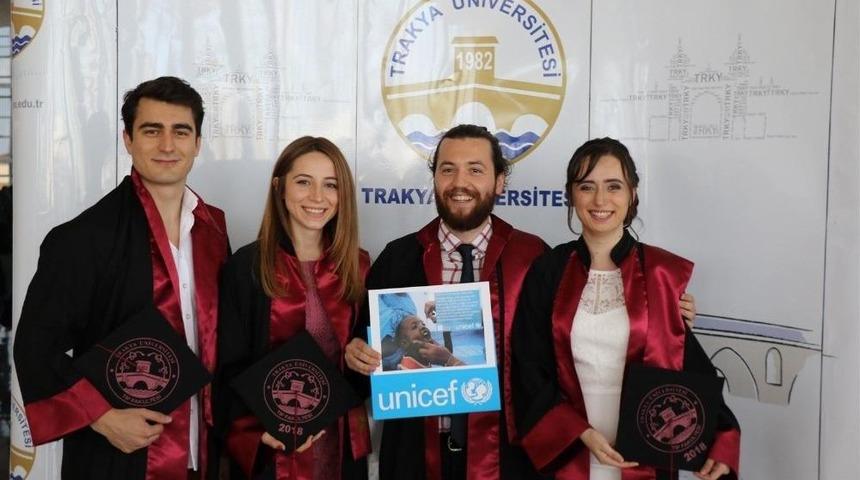 İntern Maaşlarından Biriktirdiler, Mezuniyetlerinde Aşı Bağışı Yaptılar