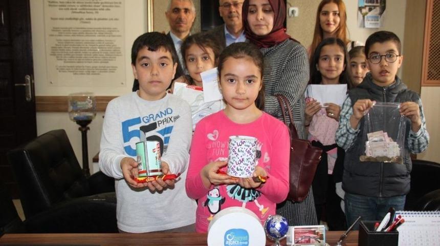 &Ouml;ğrencilerden Hayat Ağacı Derneği&rsquo;ne Yardım