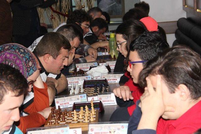 Görme Engelli Satranççılar İle Gençler Arasında Yapılan Turnuva Büyük İlgi Gördü