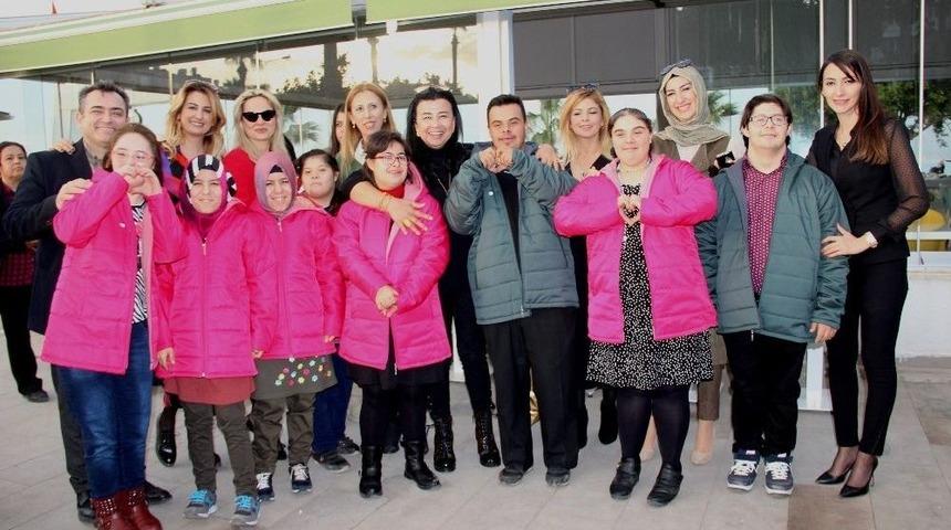 Down Sendromlu &Ccedil;ocukların Mont Sevinci