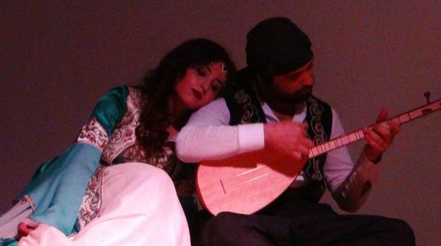 &Uuml;niversite &Ouml;ğrencileri Ercişli Aşık Emrah&rsquo;ın Hayatını Sahneledi