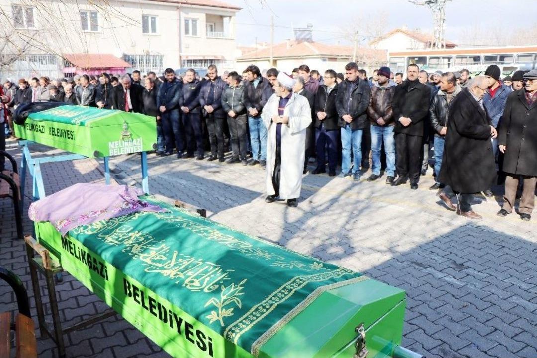 Anne Ve Oğlu Yan Yana Son Yolculuğuna Uğurlandı