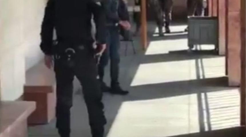 Abd Konsolosluğu &Ouml;n&uuml;ne Gelen Bir Kişi Kendini Yakmaya &Ccedil;alıştı