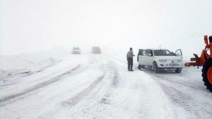 Van-bahçesaray Yolunda Karla Mücadele Çalışması G1