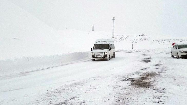 Van-bahçesaray Yolunda Karla Mücadele Çalışması G5