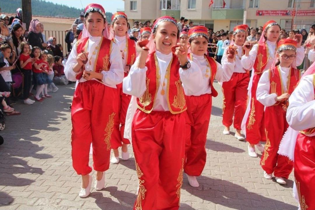 Edebali Ortaokulu&rsquo;ndan 23 Nisan Coşkusu S&uuml;r&uuml;yor