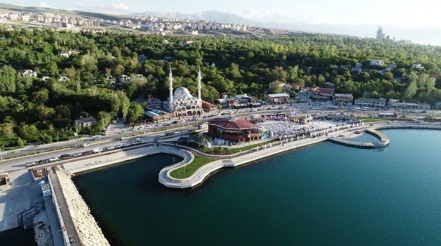 Cumhurbaşkanı Erdoğan&rsquo;dan Edremit&rsquo;e B&uuml;y&uuml;k &Ouml;vg&uuml;