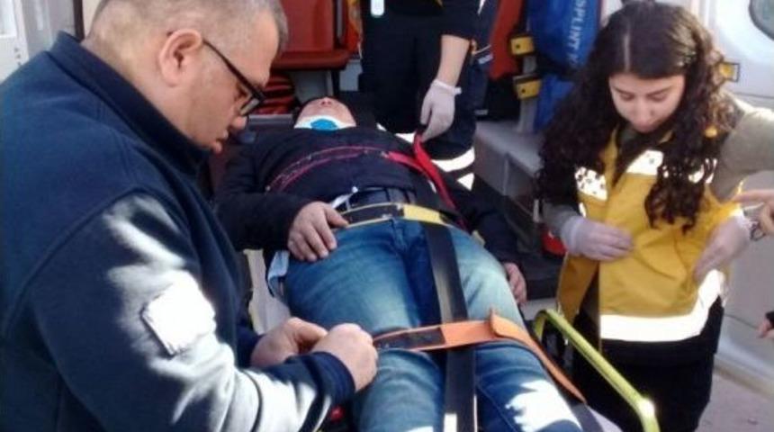 Otomobilin &Ccedil;arptığı Gen&ccedil; Yaralandı