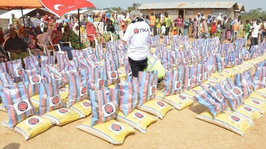 Kamerun&rsquo;da Orta Afrikalı G&ouml;&ccedil;menlere Gıda Yardımı