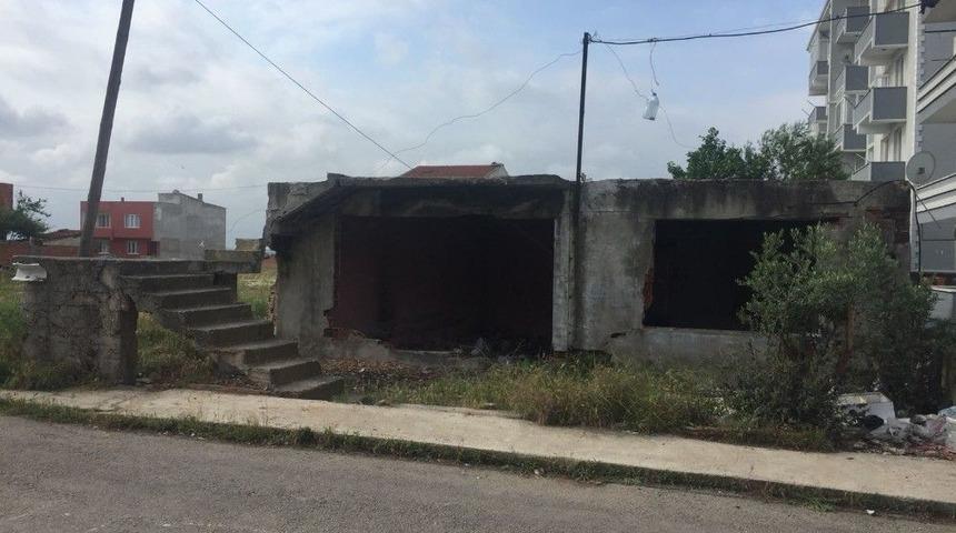 Karacabey&rsquo;de Metruk Binalar Yıkılıyor