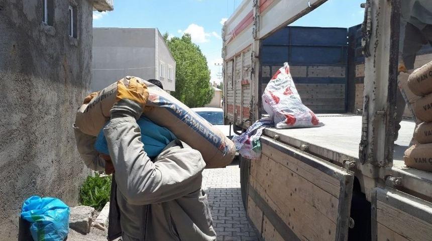 Yapımı Devam Eden Cami, Kur&rsquo;an Kursu Ve Taziye Evlerine Malzeme Yardımı
