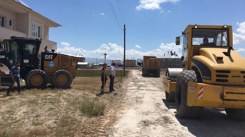 &Ccedil;aldıran&rsquo;da Yollar Kilitli Parke Taşıyla S&uuml;sleniyor