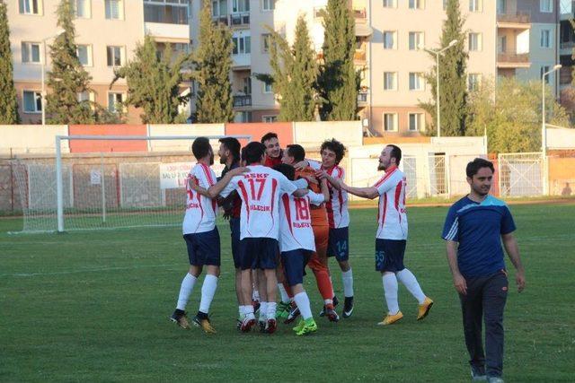 İl Özel İdarespor Liderliğe Yükseldi