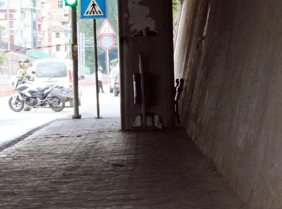 Otob&uuml;s Durağında Ş&uuml;pheli Paket Paniği