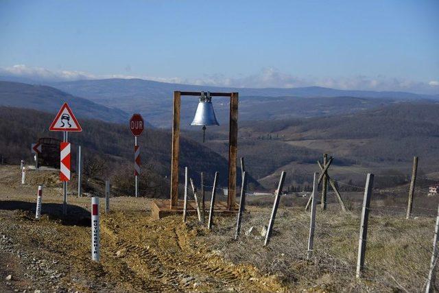 Kurtuluş Yolu Üzerine ’yol Gösterici Çanlar’