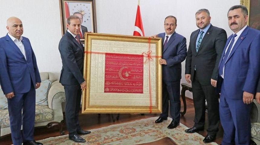 Konesob&rsquo;tan Vali Canbolat&rsquo;a Ahi Sancağı