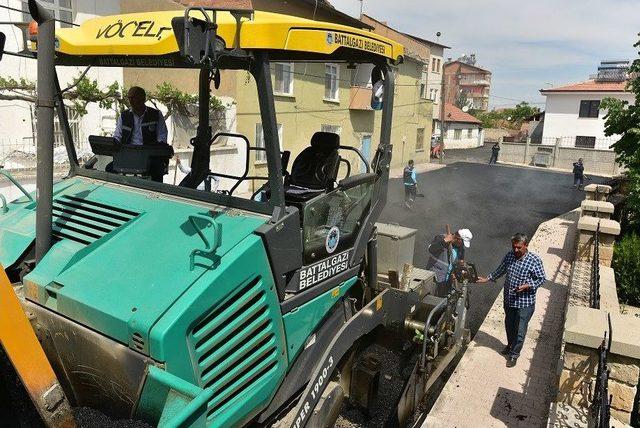 Alacakapı Mahallesine Sıcak Asfalt Döküldü