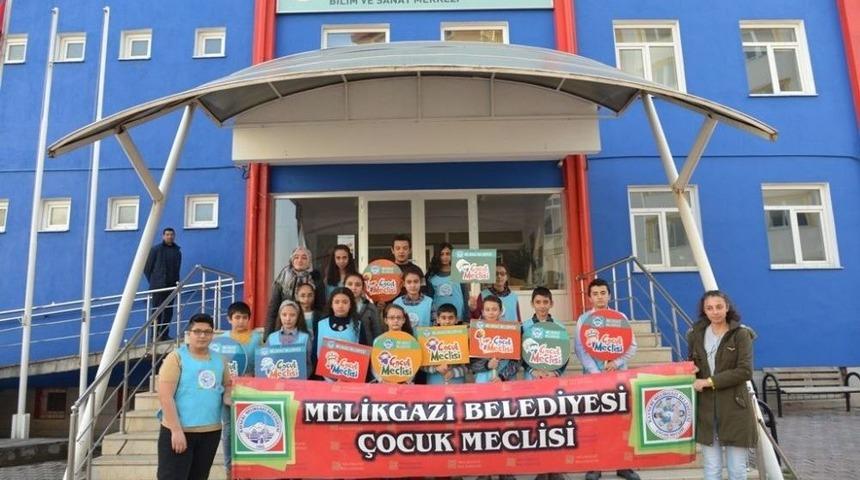 Melikgazi Belediyesi &Ccedil;ocuk Meclisi &Ccedil;etin Şen Bilim Ve Sanat Merkezi&rsquo;ni Ziyaret Etti