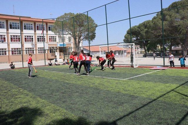 Yunusemre’de Okul Bahçeleri Spor Alanına Dönüşüyor 2