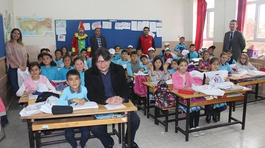 Gen&ccedil;lik Merkezi&rsquo;nden K&ouml;y Okullarına Kitap Desteği