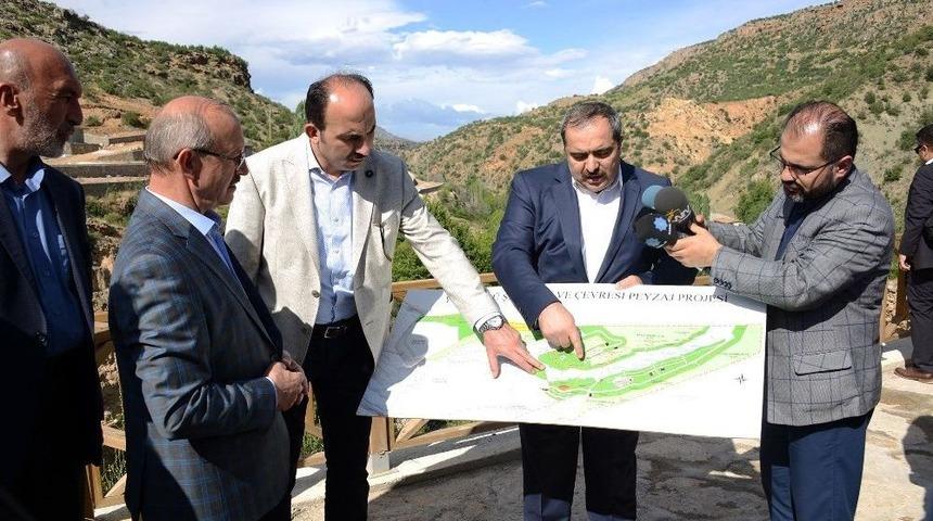 Yerk&ouml;pr&uuml; Şelalesinde &Ccedil;evre D&uuml;zenlemesi S&uuml;r&uuml;yor